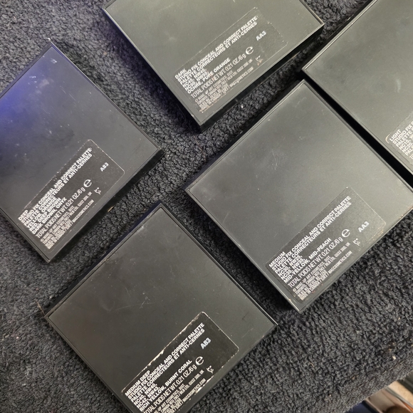 MAC COSMETICS CONCEALERS - Picture 2 of 2